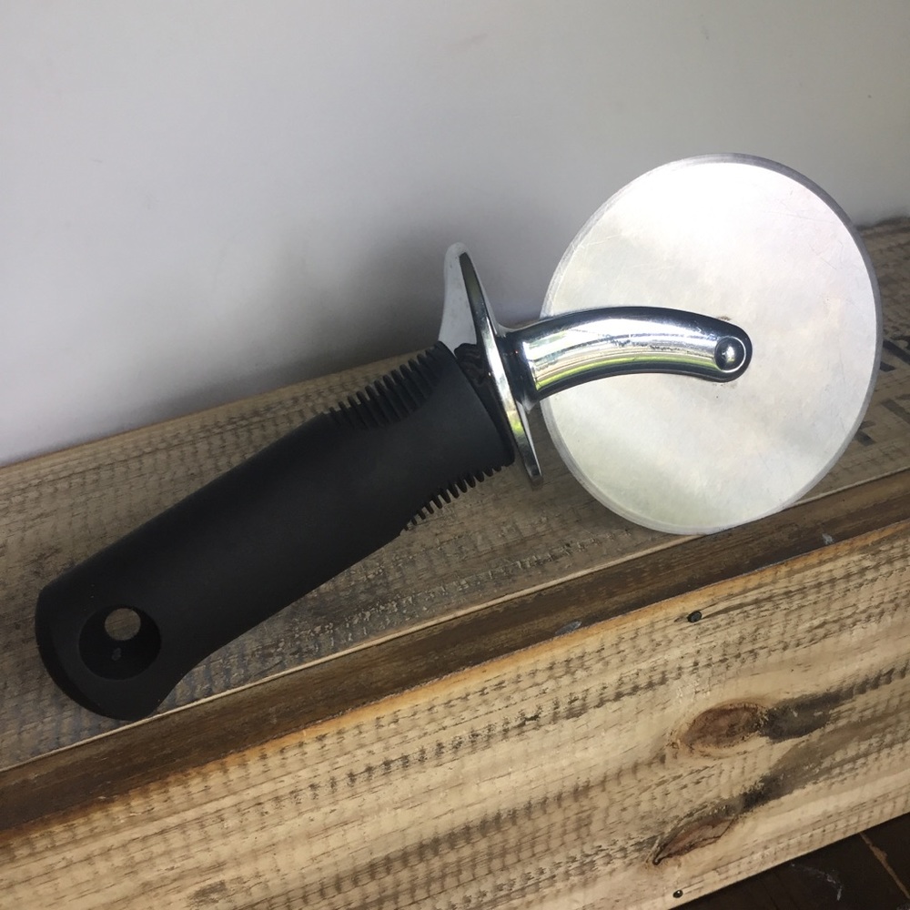 OXO heavy duty pizza cutter